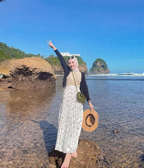 10 Inspirasi Ootd Hijab Untuk Pergi Ke Pantai