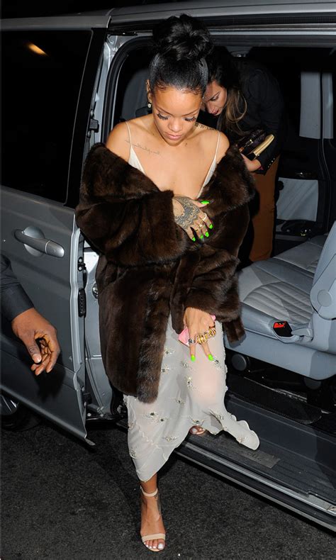 [pic] Rihanna’s Nip Slip At British Fashion Awards Riri’s Wardrobe