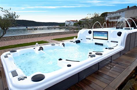 sunrans endless swim spa pool   foot long ultimate hot tub