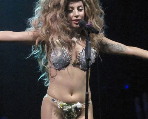 Lady Gaga Shares Details Of Her Lesbian Past Metro News