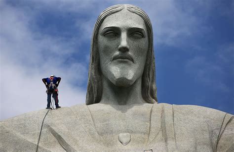 reasons  christ  redeemer statue   popular
