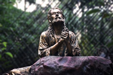 photo  statue  jesusjesus prayingchrist praying