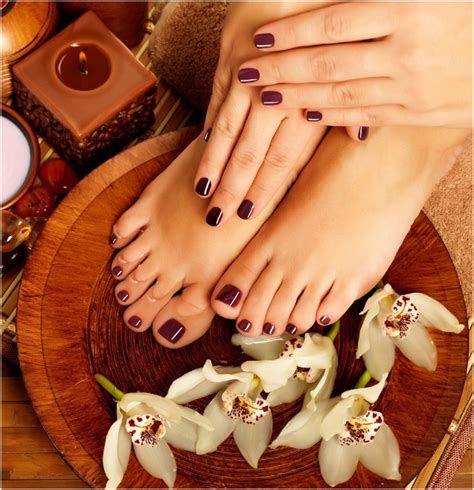 store hours divine nails spa