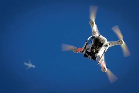 feet   collision flight  hit drone  landing  londons heathrow airport