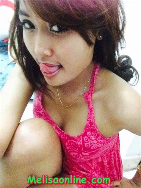 Foto Hot Kimcil Cantik Pamer Lidah Seksi Suka Blowjob