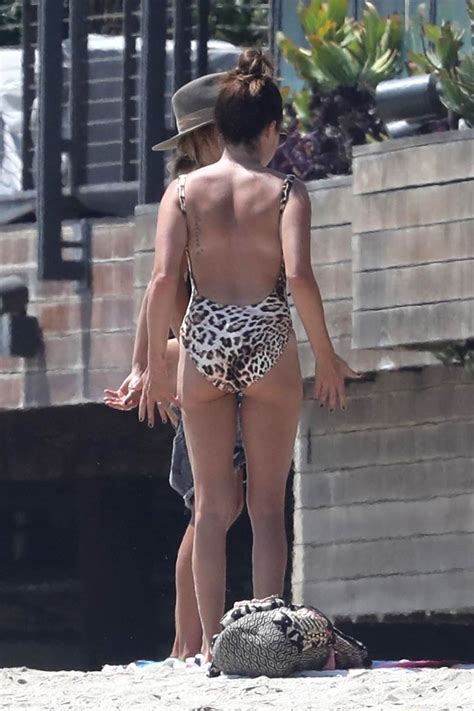 ashley tisdale shows her ass with a touch of class thefappening