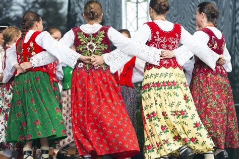 the origins of polish folk costumes