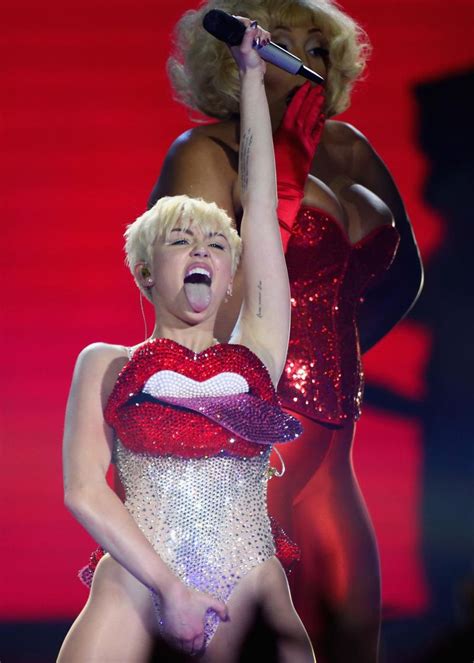 Miley Cyrus Resumes Bangerz Tour In London’s O2 Arena After Health
