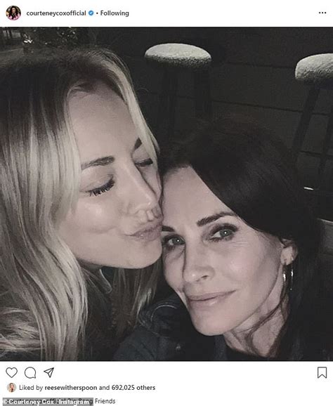 courteney cox cuddles up to kaley cuoco during girls night out daily mail online