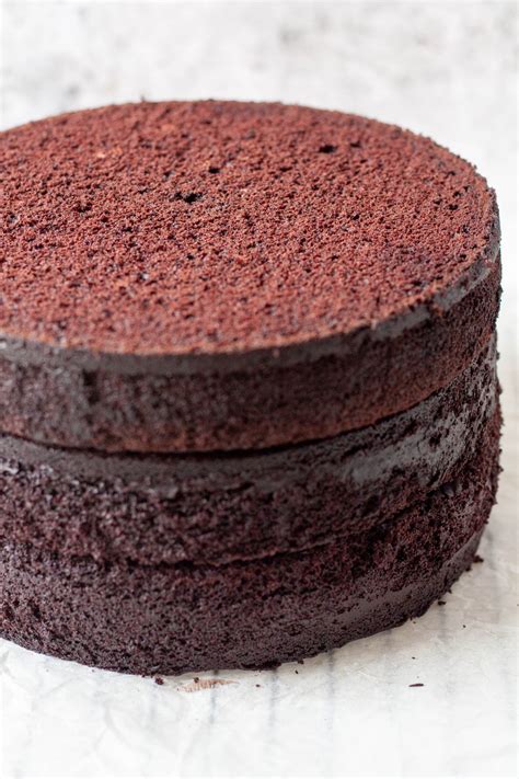 sturdy  moist  fluffy chocolate cake bakeologie