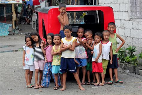 Asia Philippines Living In The Slums Of Angeles Play Poverty Cebu
