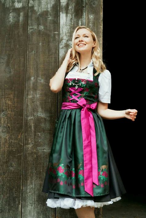 Pin Von Igori Auf German Girls Dirndl Trachten Modestil Dirndl