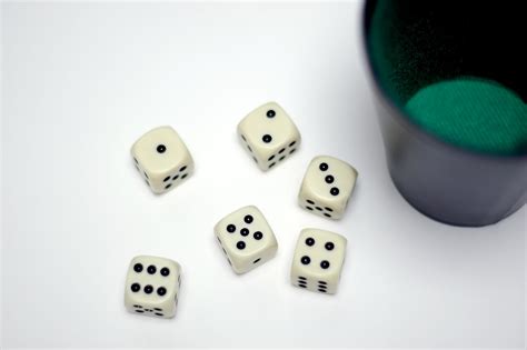 roll  dice photo  freeimagescom