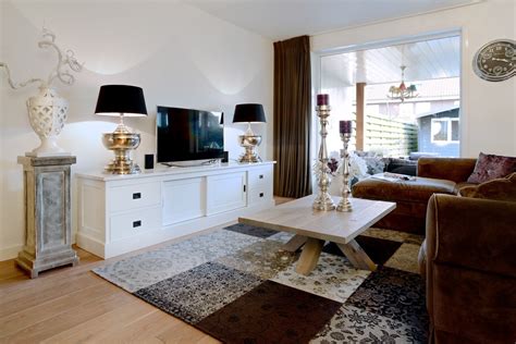 Dai lampadari classici per salotto fino ai lampadari classici per camera da . Tavolo salotto rustico chic Mobili etnici provenzali shabby chic