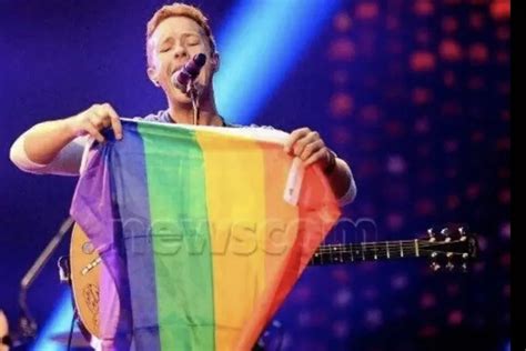 Apakah Chris Martin Coldplay Seorang Gay Apa Alasannya Mendukung Lgbt