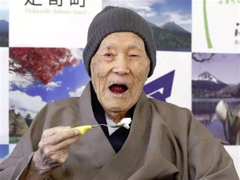 morto nel sonno l uomo più vecchio del mondo aveva 113 anni corriere it
