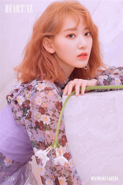 Iz One Photos Teasers Individuelles De Miyawaki Sakura Lee Chaeyeon