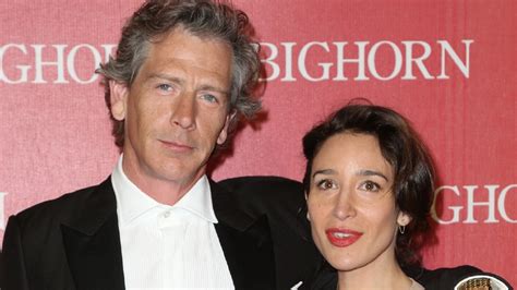 wife of rogue one star ben mendelsohn files for divorce wbff