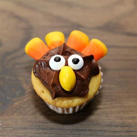 mini turkey cupcakes for thanksgiving this n that with olivia