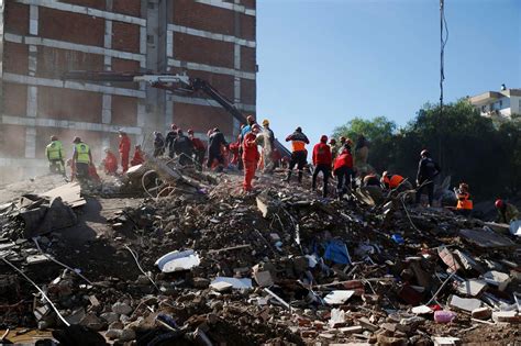 トルコ沖地震、救出相次ぐ 死者93人、「72時間」経過：イザ！