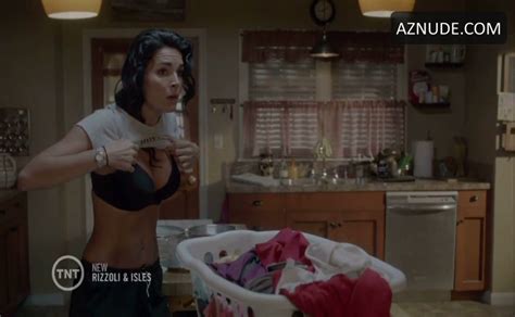 Angie Harmon Underwear Scene In Rizzoli And Isles Aznude