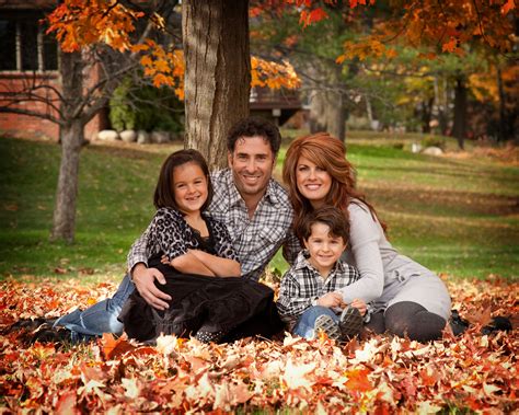 great fall family photo autumn family photography family picture poses family photo pose