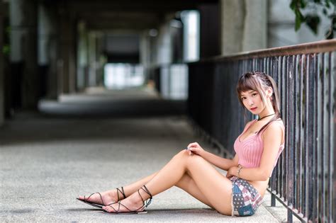 รูปภาพ เอเชีย ผู้หญิง โมเดล เซ็กซี่ ความงาม รูปถ่าย นั่ง ขา