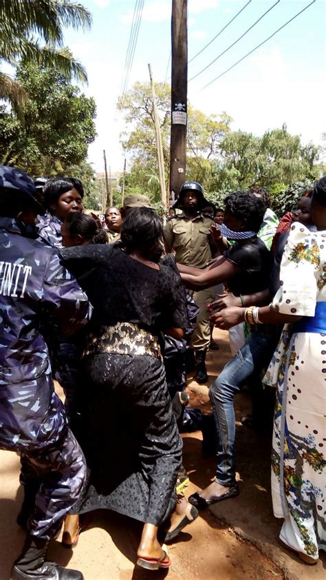 wanawake waandamana uganda bbc news swahili