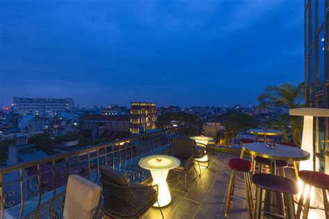 dining  chi rooftop bar hanoi hotel  chi hotel