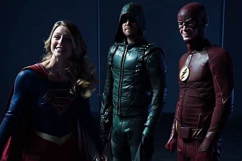 Arrow Flash And Supergirl May Fight In The Crossover