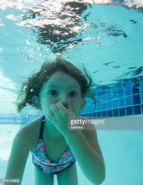 girl underwater holding breath photos et images de collection getty