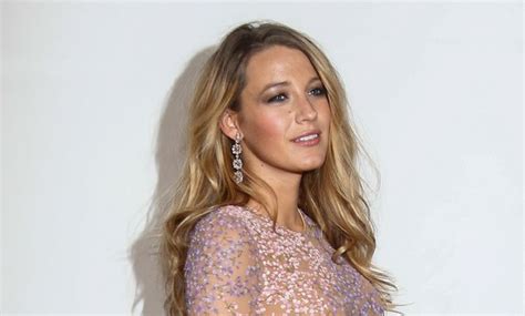 Hollywood Couple Blake Lively And Ryan Reynolds Show Off Her Celebrity