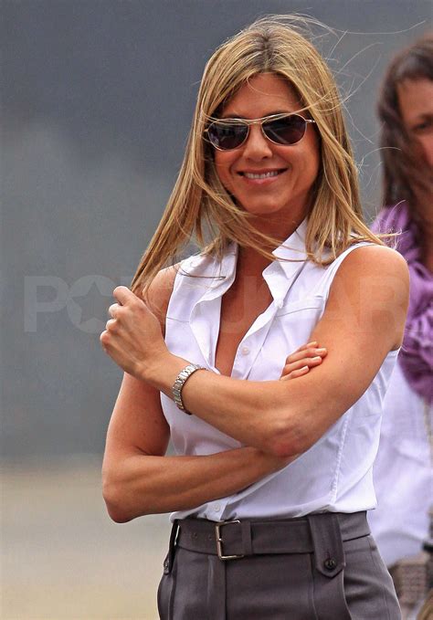 photos of jennifer aniston wearing a pencil skirt on the