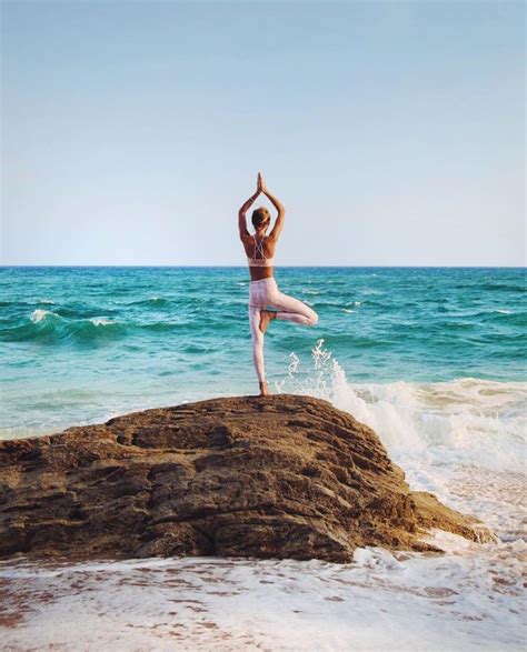 awesome beach yoga poses   yoga poses photography yoga