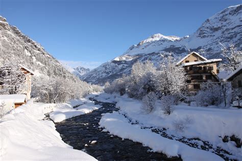 l hiver dans les hautes alpes galerie d images alpbase chalets de