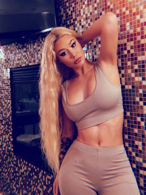 iggy azalea in crop top flaunts chiseled abs after new