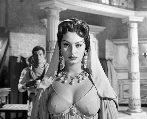Sophia Loren Breaks Down 8 Famous Looks From Cleopatra To Her Blonde