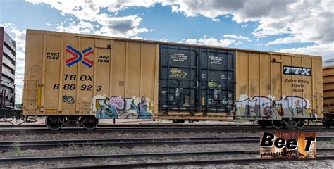 railbox tbox boxcar arrives   box car train