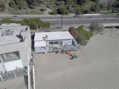 Brady Bunch Star Eve Plumb Closes 3 9m Sale On Malibu Home She