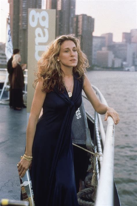 carrie bradshaw makes ‘sex and the city history with her latest outfit