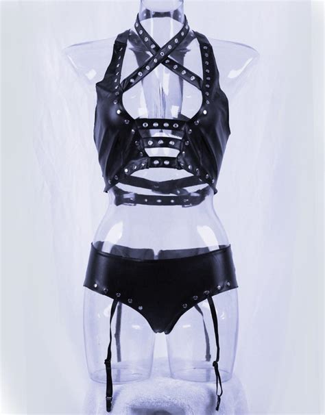 2021 new arrival sexy lingerie set black rivet halter bra vinyl leather