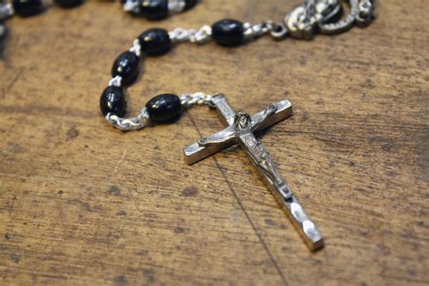pray  rosary  someones death synonym