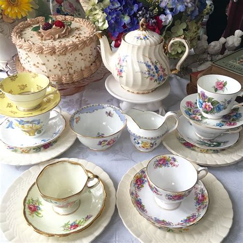 English Vintage Tea Set For 8 Including Sadler Swirl Teapot Complete