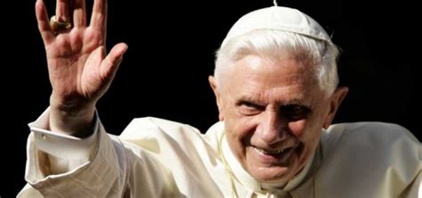la television del vaticano se prepara  emitir la salida del papa en helicoptero ecoteuvees
