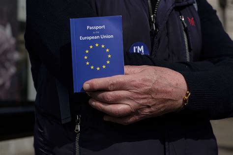 eerste kamer stemt  met brexit noodwet voor dubbel paspoort nrc