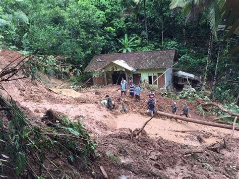 indonesia deadly floods and landslides in central java and west sumatra floodlist