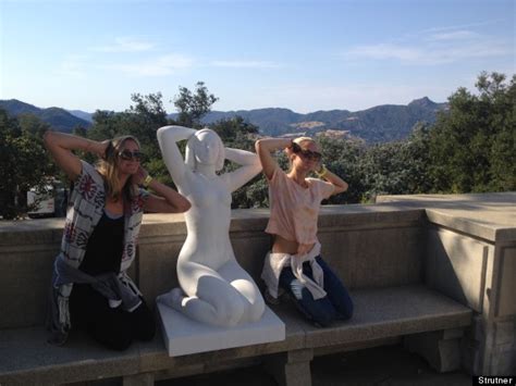 15 funny tourists who pose with statues as if they re real people
