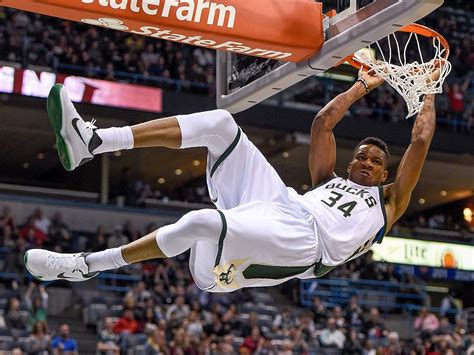 amazoncom mingki giannis antetokounmpo dunking poster