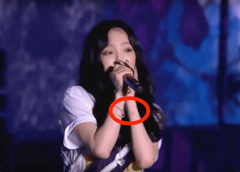 Taeyeon Performs With Bruises From Airport Incident On Her Arm Koreaboo