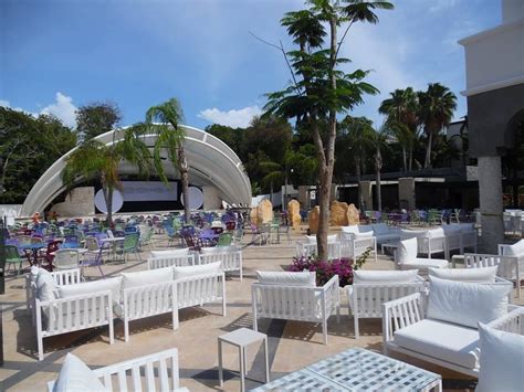new plaza theatre area at sandos playacar vacation club resort